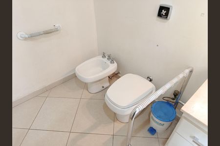Apartamento à venda com 147m², 2 quartos e 1 vaga Apartamento à venda com 147m², 2 quartos e 1 vagaBanheiro da Suíte 1