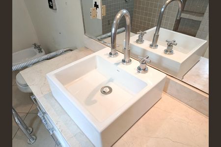 Apartamento à venda com 147m², 2 quartos e 1 vaga Apartamento à venda com 147m², 2 quartos e 1 vagaBanheiro da Suíte 1