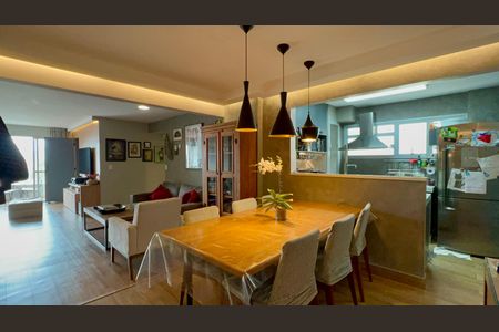 Apartamento à venda com 117m², 3 quartos e 2 vagas Apartamento à venda com 117m², 3 quartos e 2 vagasSala de Jantar