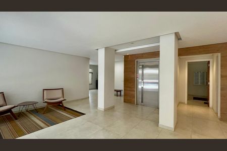 Apartamento à venda com 117m², 3 quartos e 2 vagas Apartamento à venda com 117m², 3 quartos e 2 vagasHall de entrada