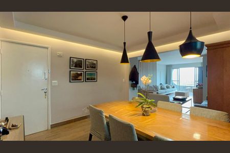 Apartamento à venda com 117m², 3 quartos e 2 vagas Apartamento à venda com 117m², 3 quartos e 2 vagasSala de Jantar