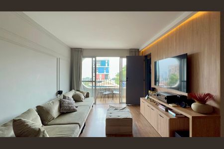 Apartamento à venda com 117m², 3 quartos e 2 vagas Apartamento à venda com 117m², 3 quartos e 2 vagasSala de TV