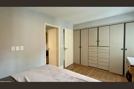 Apartamento à venda com 117m², 3 quartos e 2 vagas Apartamento à venda com 117m², 3 quartos e 2 vagasSuíte