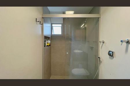 Apartamento à venda com 117m², 3 quartos e 2 vagas Apartamento à venda com 117m², 3 quartos e 2 vagasBanheiro da Suíte