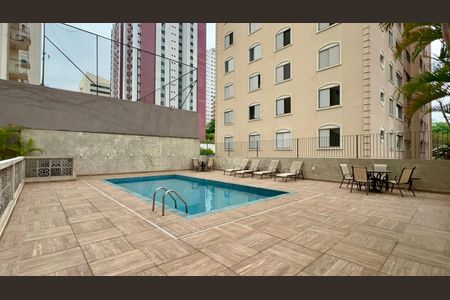 Apartamento à venda com 117m², 3 quartos e 2 vagas Apartamento à venda com 117m², 3 quartos e 2 vagasÁrea comum - Piscina