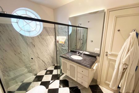 Apartamento para alugar com 190m², 2 quartos e 2 vagasBanheiro do Quarto 2