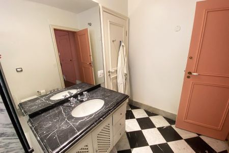 Apartamento para alugar com 190m², 2 quartos e 2 vagasBanheiro do Quarto 2