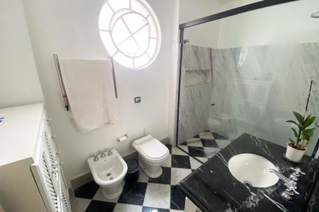 Apartamento para alugar com 190m², 2 quartos e 2 vagasBanheiro do Quarto 1