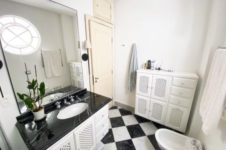 Apartamento para alugar com 190m², 2 quartos e 2 vagasBanheiro do Quarto 1