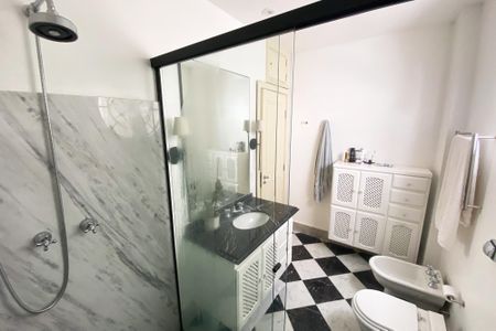 Apartamento para alugar com 190m², 2 quartos e 2 vagasBanheiro do Quarto 1