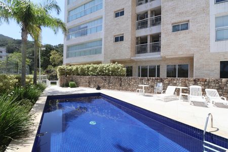 Apartamento para alugar com 300m², 4 quartos e 4 vagasÁrea comum - Piscina