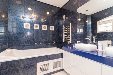 Casa para alugar com 500m², 3 quartos e 5 vagasBanheiro da Suíte 1