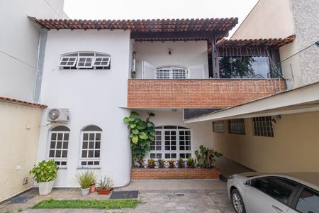 Casa para alugar com 500m², 3 quartos e 5 vagasFachada