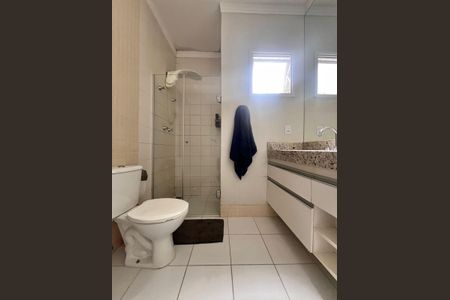 Casa de condomínio à venda com 133m², 3 quartos e 2 vagas Casa de condomínio à venda com 133m², 3 quartos e 2 vagasBanheiro da Suíte 2