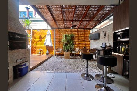 Casa de condomínio à venda com 133m², 3 quartos e 2 vagas Casa de condomínio à venda com 133m², 3 quartos e 2 vagasÁrea externa