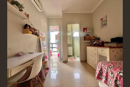 Casa de condomínio à venda com 133m², 3 quartos e 2 vagas Casa de condomínio à venda com 133m², 3 quartos e 2 vagasSuíte 1