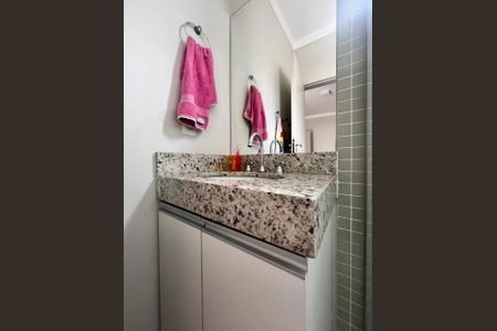 Casa de condomínio à venda com 133m², 3 quartos e 2 vagas Casa de condomínio à venda com 133m², 3 quartos e 2 vagasBanheiro da Suíte 1