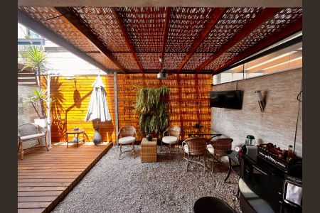 Casa de condomínio à venda com 133m², 3 quartos e 2 vagas Casa de condomínio à venda com 133m², 3 quartos e 2 vagasÁrea externa