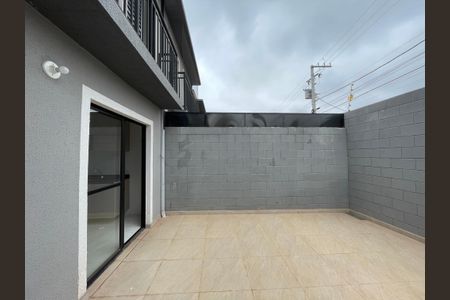 Casa de condomínio para alugar com 70m², 3 quartos e 2 vagasQuintal