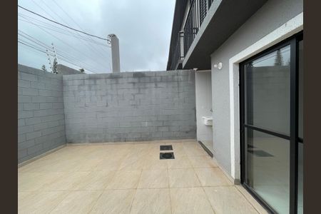 Casa de condomínio para alugar com 70m², 3 quartos e 2 vagasQuintal