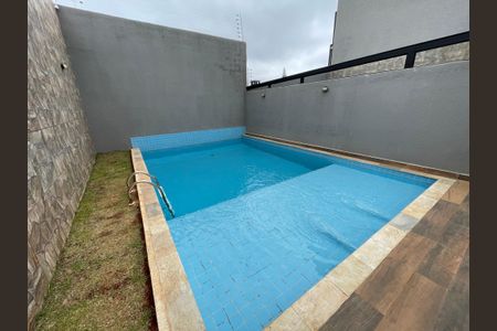 Casa de condomínio para alugar com 70m², 3 quartos e 2 vagasÁrea comum - Piscina