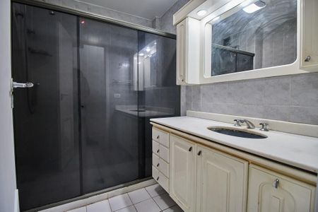 Apartamento à venda com 119m², 3 quartos e 2 vagasBanheiro da Suíte