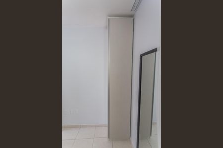 Apartamento à venda com 55m², 2 quartos e 1 vaga Apartamento à venda com 55m², 2 quartos e 1 vagaArmário do Quarto 2
