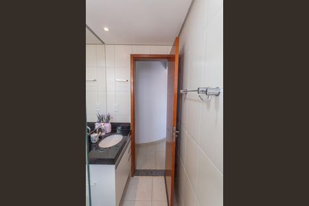 Apartamento à venda com 55m², 2 quartos e 1 vaga Apartamento à venda com 55m², 2 quartos e 1 vagaBanheiro Social