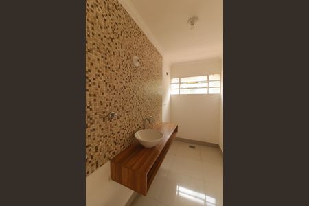 Casa para alugar com 270m², 3 quartos e 4 vagasBanheiro Social