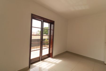 Casa à venda com 270m², 3 quartos e 4 vagas Casa à venda com 270m², 3 quartos e 4 vagasQuarto