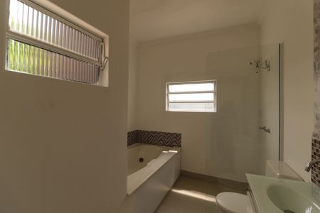 Casa à venda com 270m², 3 quartos e 4 vagas Casa à venda com 270m², 3 quartos e 4 vagasBanheiro da Suíte