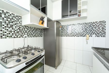 Cozinha de apartamento para alugar com 2 quartos, 49m² em Camargos, Belo Horizonte