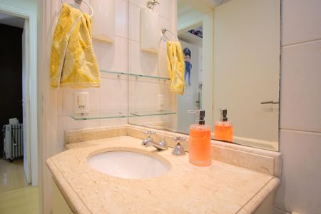 Apartamento à venda com 92m², 3 quartos e 2 vagasBanheiro Social