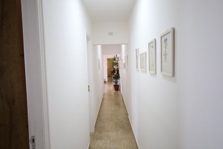 Casa à venda com 98m², 3 quartos e 2 vagasCorredor