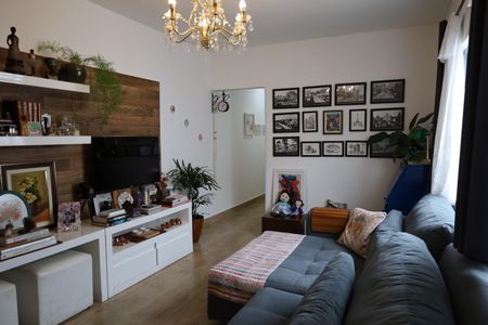 Casa à venda com 98m², 3 quartos e 2 vagasSala