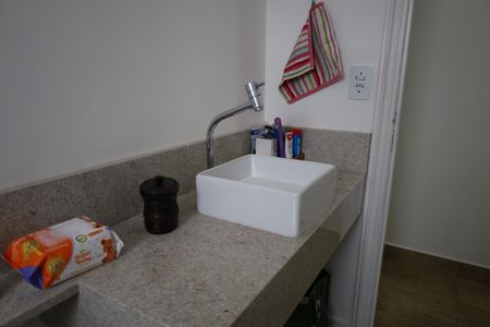 Casa à venda com 98m², 3 quartos e 2 vagasBanheiro de Serviço