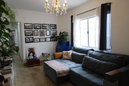 Casa à venda com 98m², 3 quartos e 2 vagasSala