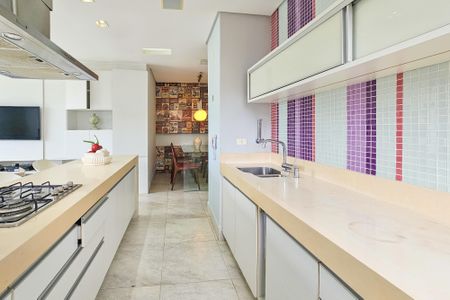 Apartamento para alugar com 215m², 3 quartos e 2 vagas Apartamento para alugar com 215m², 3 quartos e 2 vagasCozinha