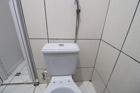 Banheiro de casa para alugar com 1 quarto, 15m² em Santa Mônica, Uberlândia