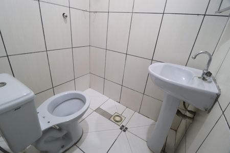 Banheiro de casa para alugar com 1 quarto, 15m² em Santa Mônica, Uberlândia