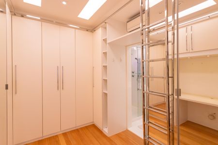 Apartamento à venda com 128m², 2 quartos e 1 vagaSuíte