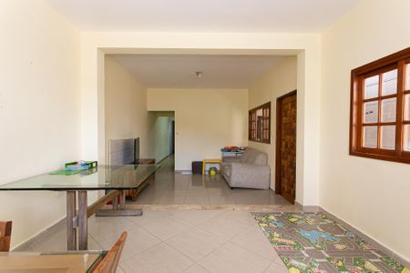 Casa para alugar com 130m², 3 quartos e 3 vagasSala