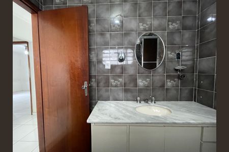 Casa à venda com 163m², 4 quartos e 2 vagas Casa à venda com 163m², 4 quartos e 2 vagasBanheiro Social 2