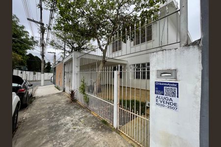 Casa à venda com 163m², 4 quartos e 2 vagas Casa à venda com 163m², 4 quartos e 2 vagasFachada