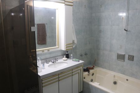 Casa à venda com 192m², 3 quartos e 4 vagasBanheiro 2