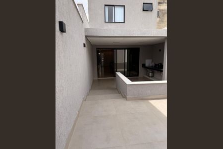 Casa à venda com 230m², 3 quartos e 2 vagasÁrea de Serviço