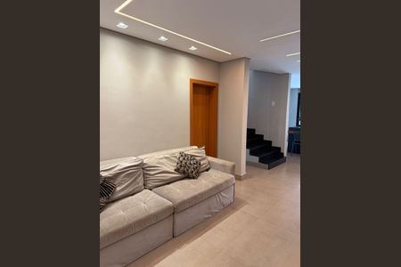 Casa à venda com 230m², 3 quartos e 2 vagasSala
