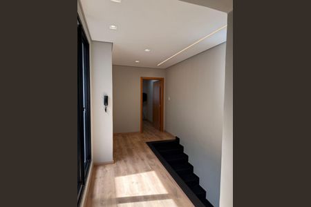 Casa à venda com 230m², 3 quartos e 2 vagasCorredor