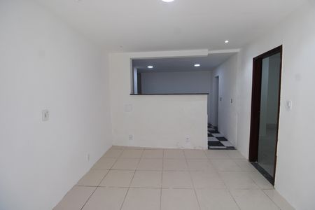 Sala de casa para alugar com 2 quartos, 75m² em Bento Ribeiro, Rio de Janeiro