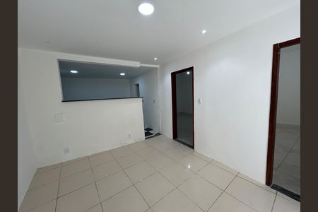 Sala de casa para alugar com 2 quartos, 75m² em Bento Ribeiro, Rio de Janeiro